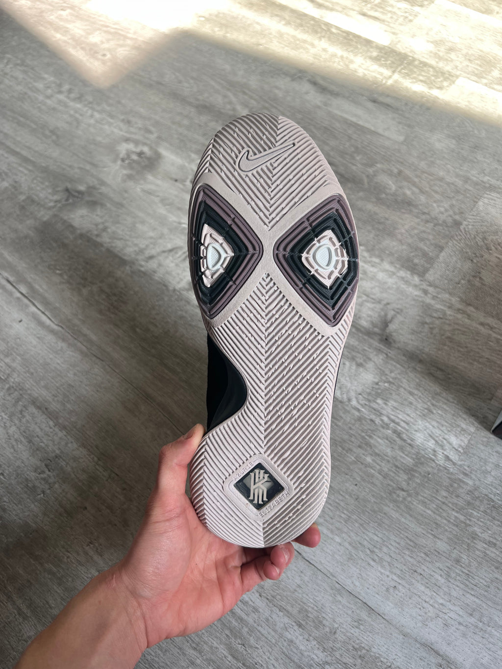 Buty Nike Kyrie 3 Black Suede