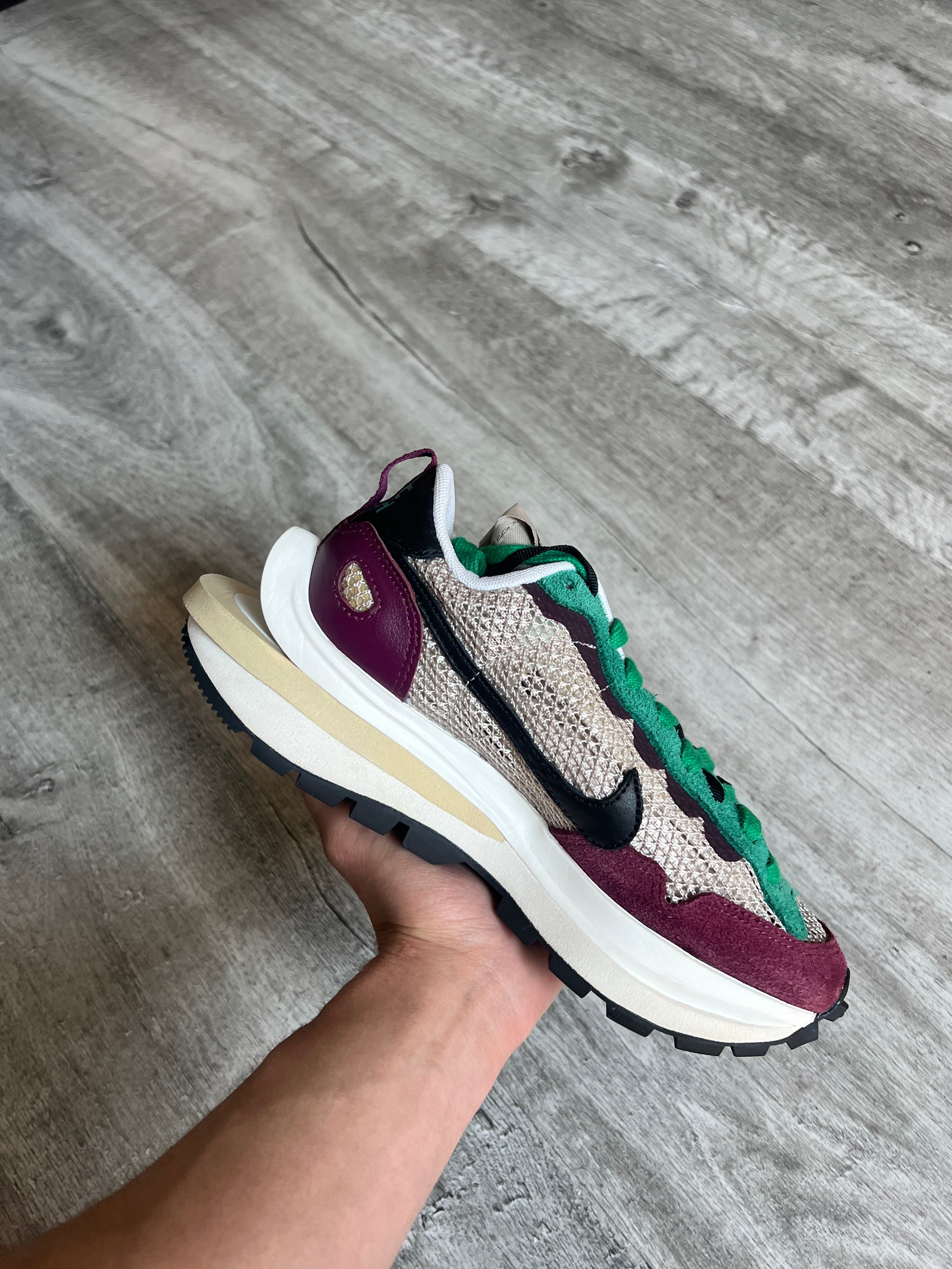 Buty Nike Sacai Vaporwaffle Villain Red Neptune Green
