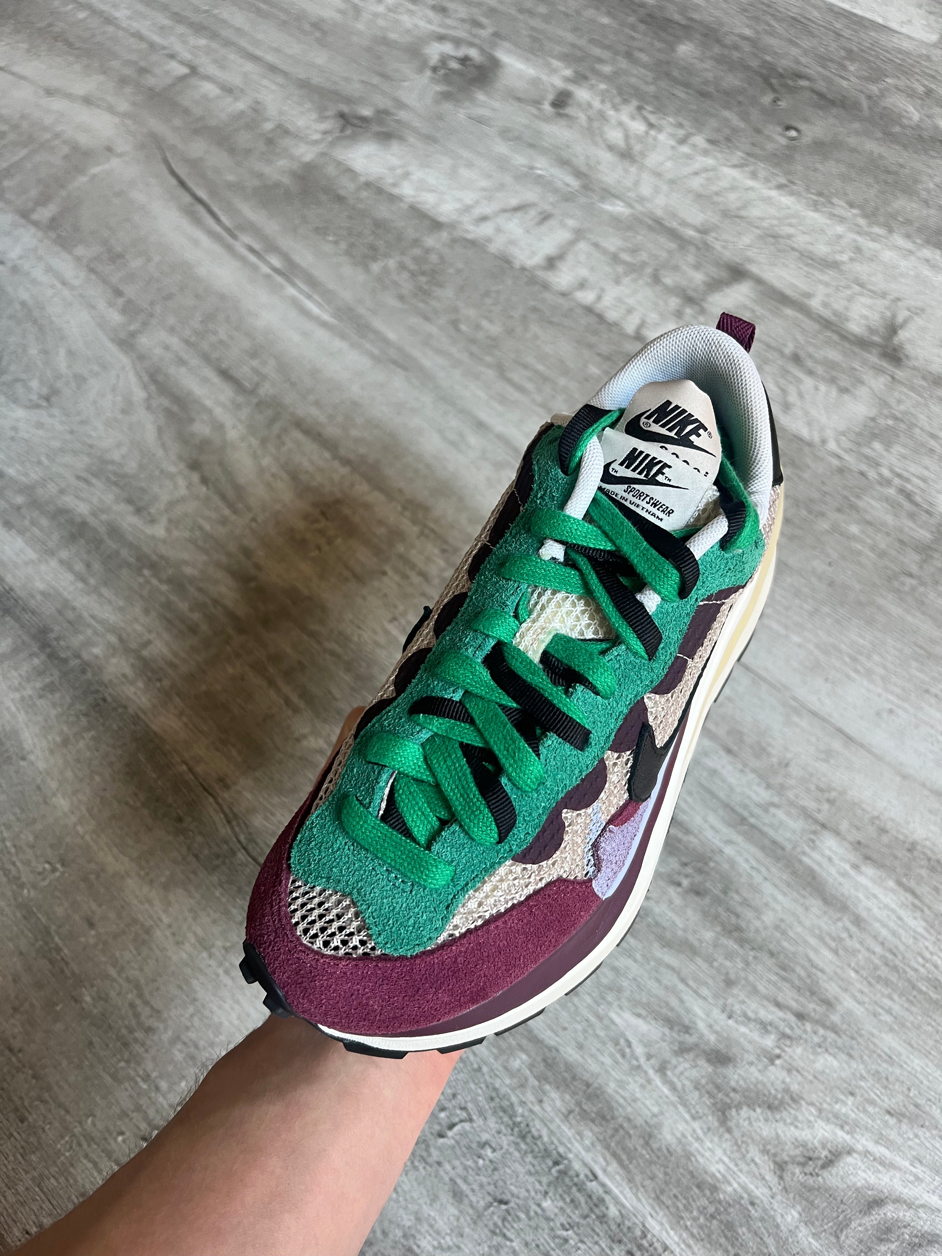 Buty Nike Sacai Vaporwaffle Villain Red Neptune Green
