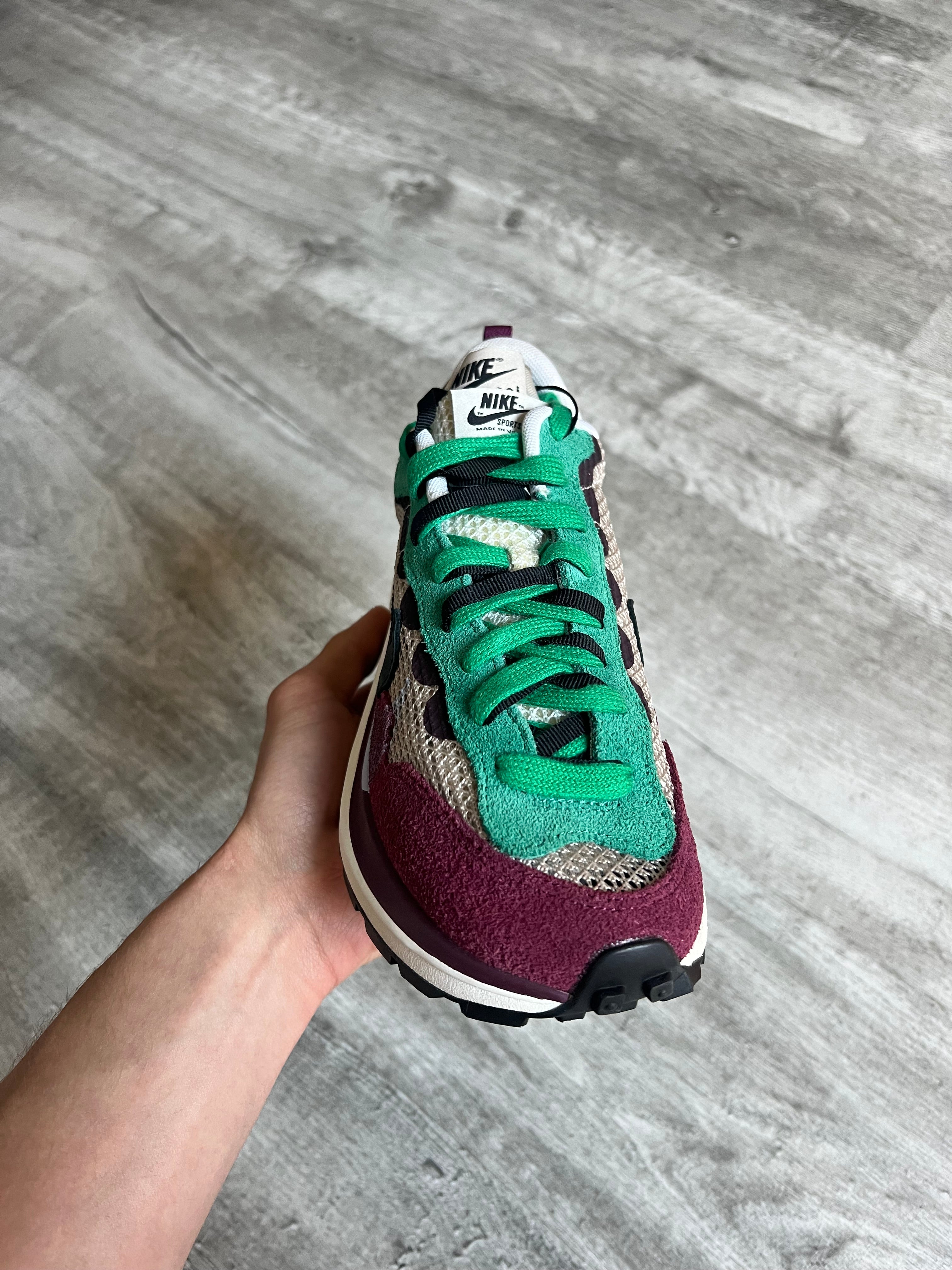 Buty Nike Sacai Vaporwaffle Villain Red Neptune Green