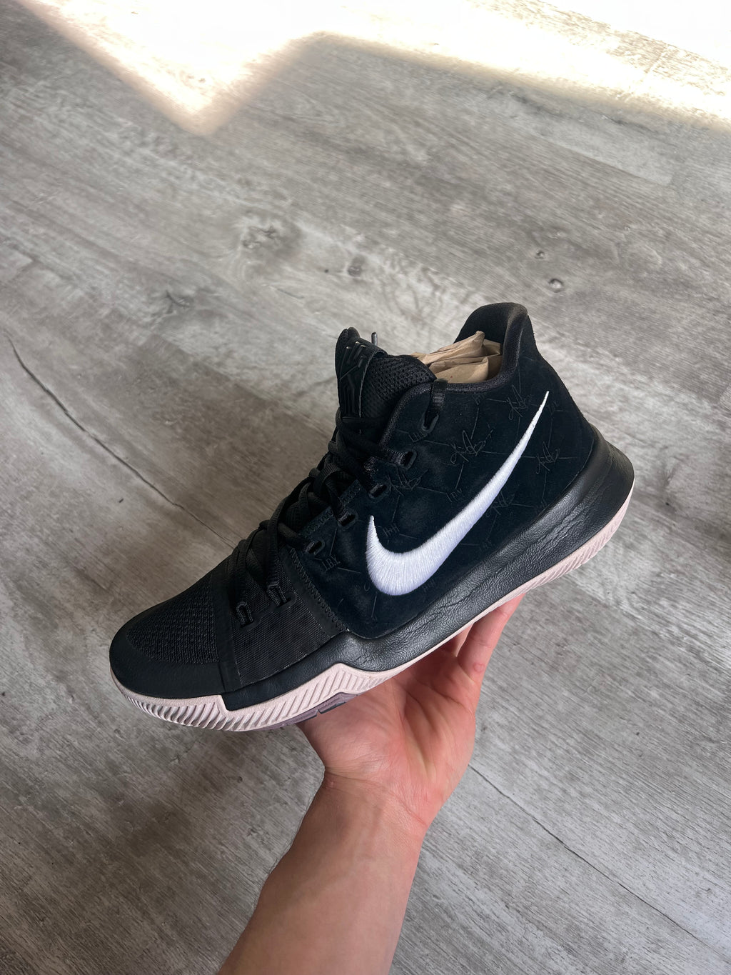 Buty Nike Kyrie 3 Black Suede