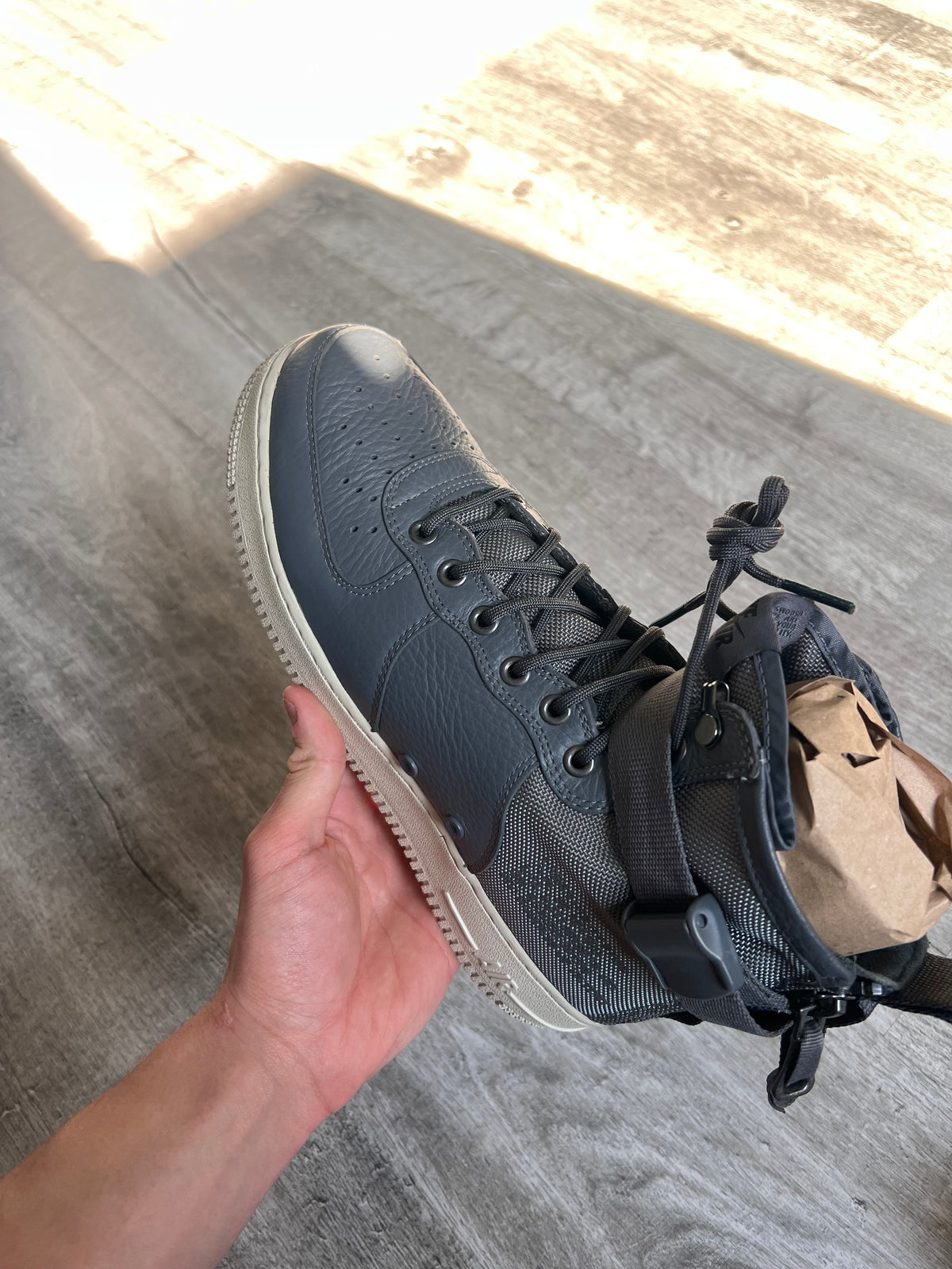 Buty Nike SF Air Force 1 Mid Dark Grey
