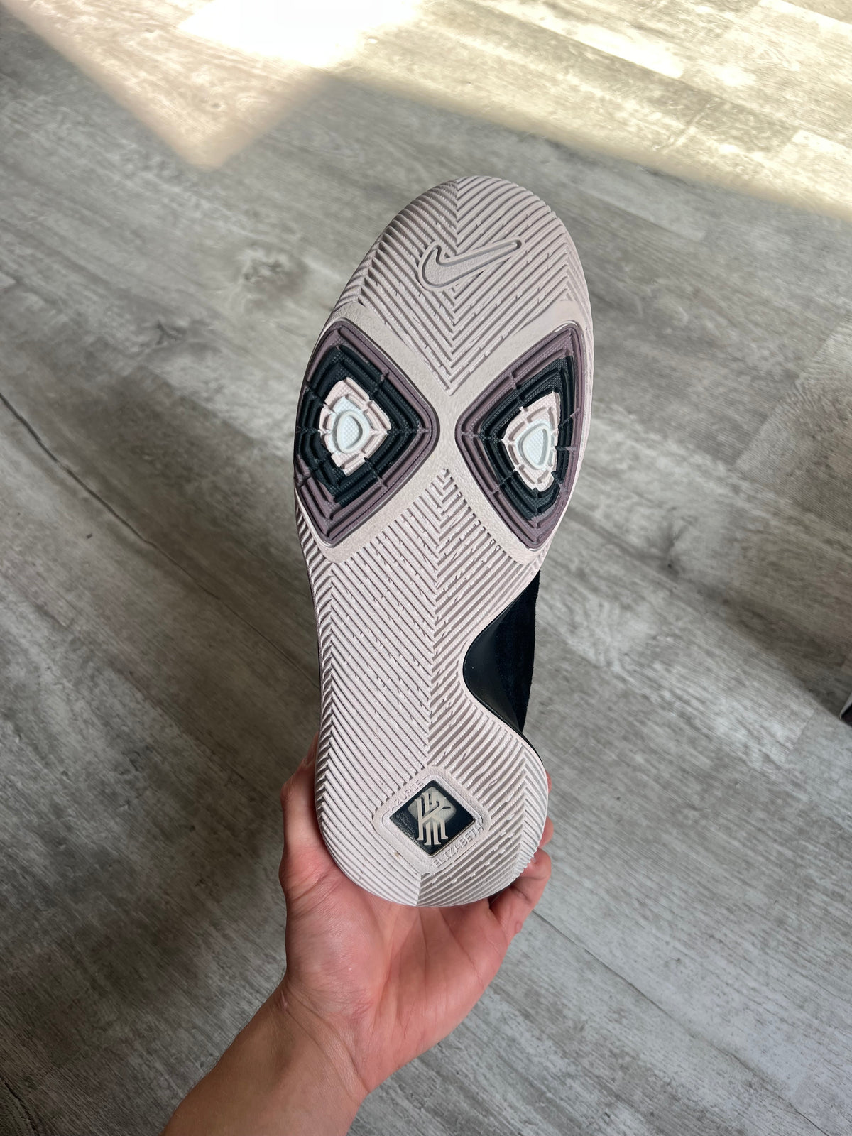 Buty Nike Kyrie 3 Black Suede