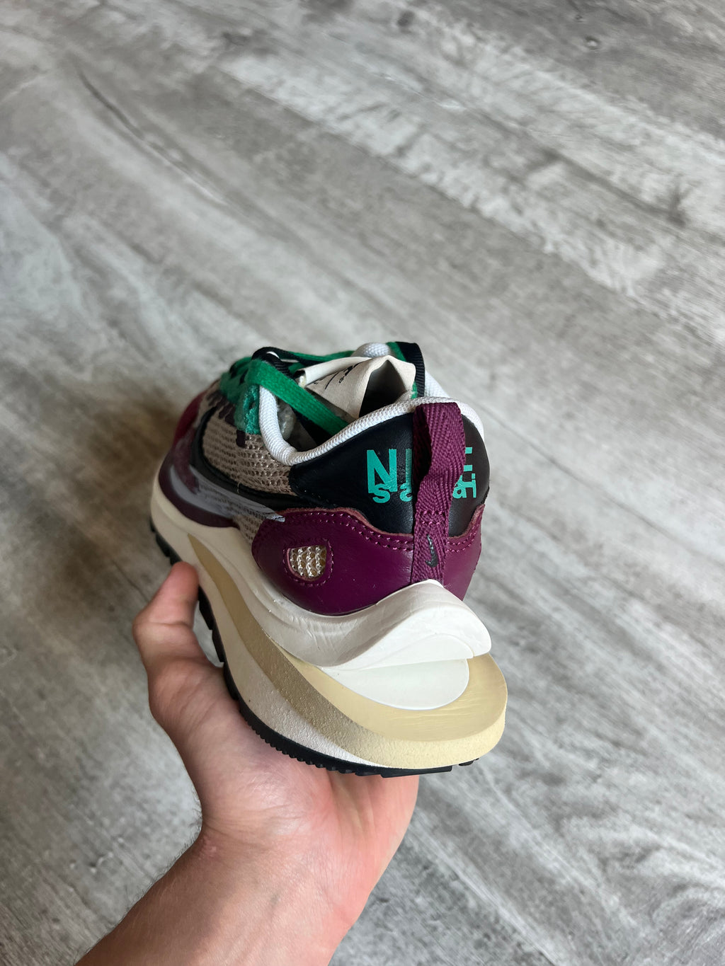 Buty Nike Sacai Vaporwaffle Villain Red Neptune Green