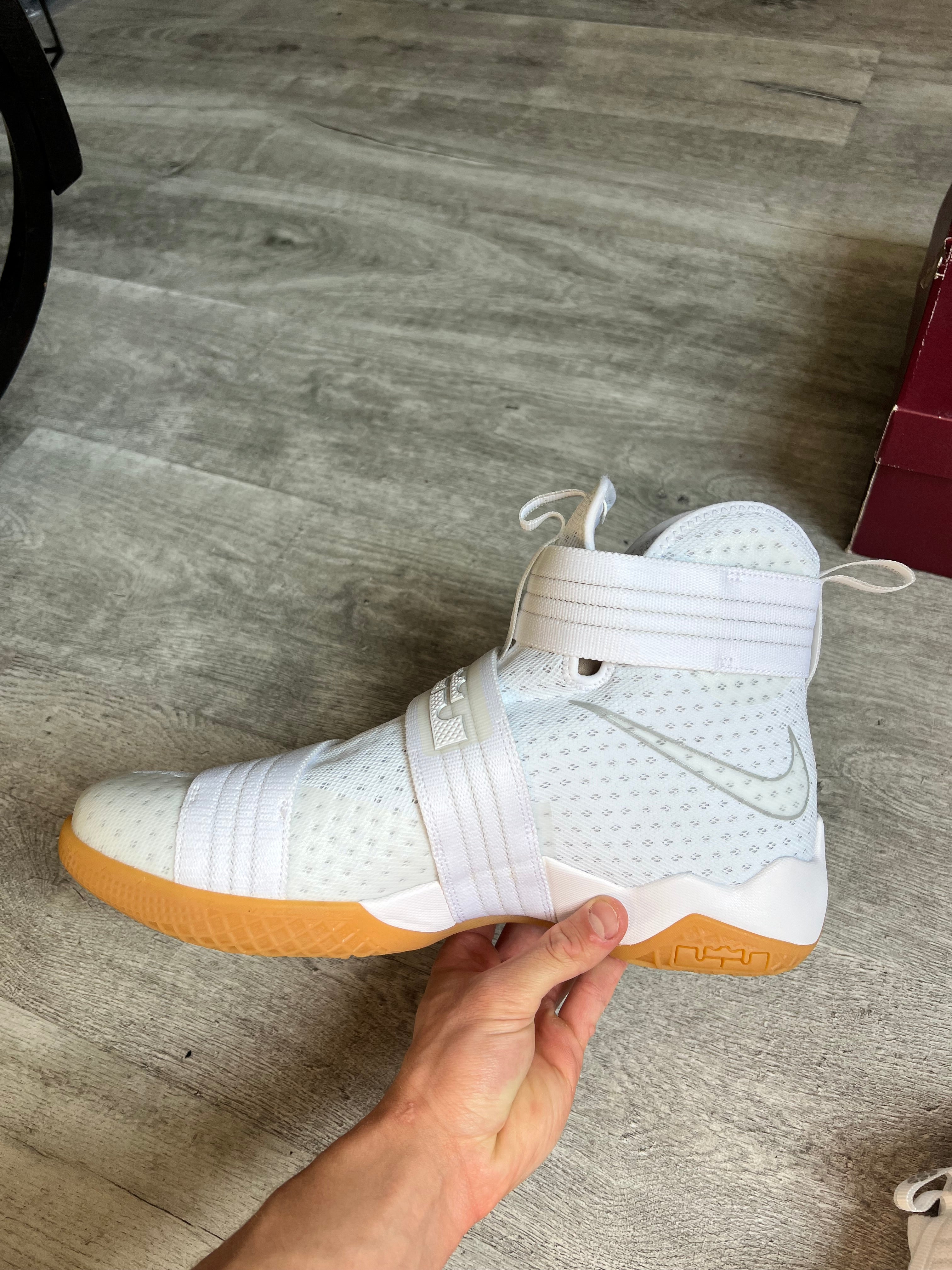 Buty Nike Lebron Zoom Soldier 10 Strive For Greatness