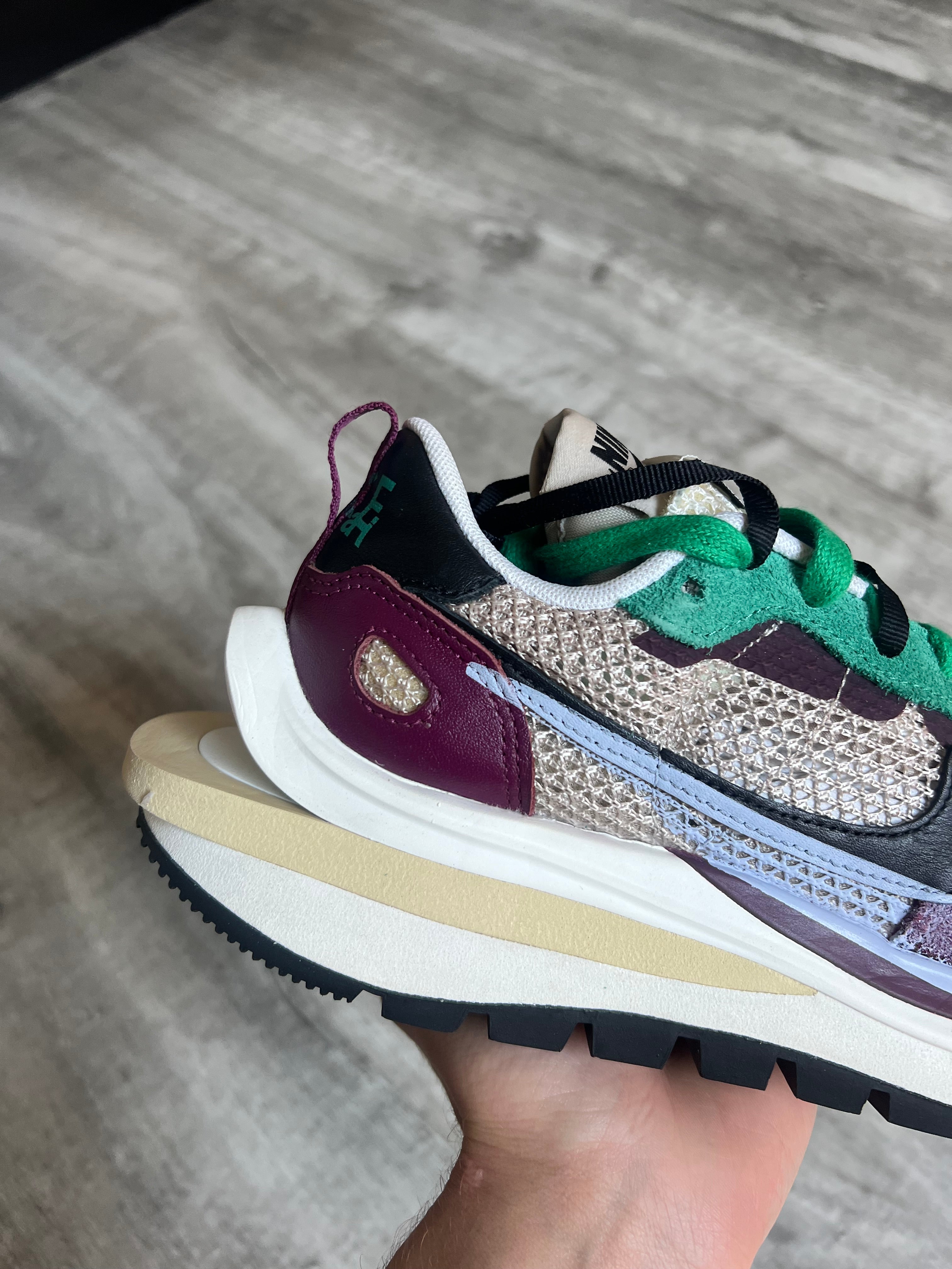 Buty Nike Sacai Vaporwaffle Villain Red Neptune Green