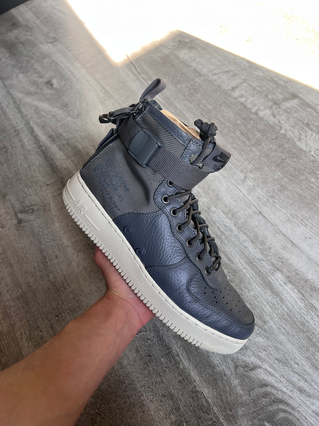 Buty Nike SF Air Force 1 Mid Dark Grey